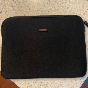 Tumi laptop cover/case